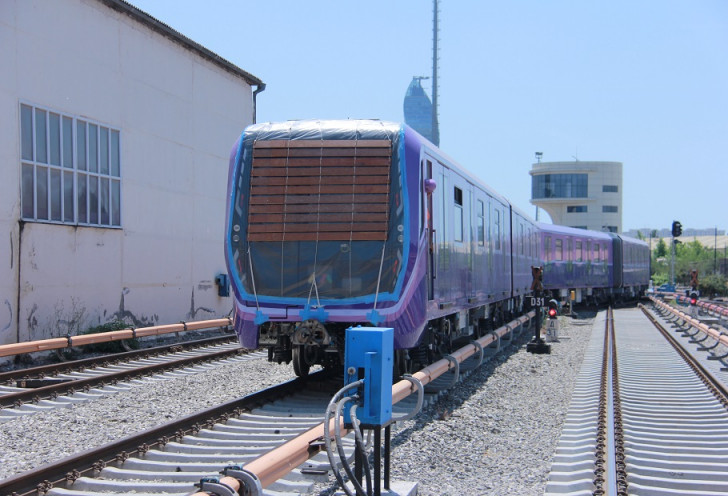 Bakı metropoliteni üçün istehsal edilmiş yeni vaqonlar artıq Bakıdadır -