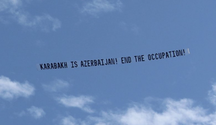 Los-Ancelesdə səmaya "Qarabağ Azərbaycanındır! İşğala Son Qoy!" şüarını daşıyan təyyarələr qaldırılıb -