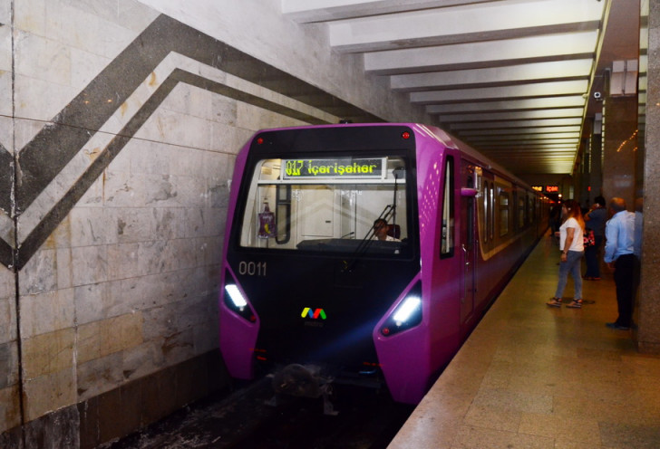 Bakı metrosunda qatarlar yenə gecikib