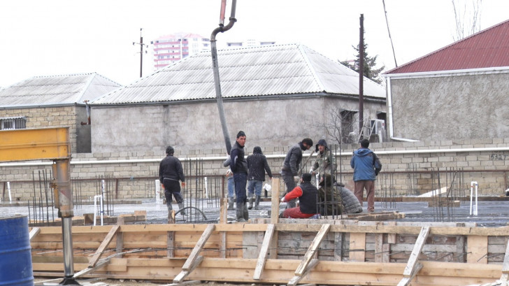 Xırdalanda yeni bina tikintisi narazılıq yaradır -