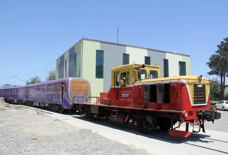 Bakıya daha dörd yeni metro qatarı gətirilib -