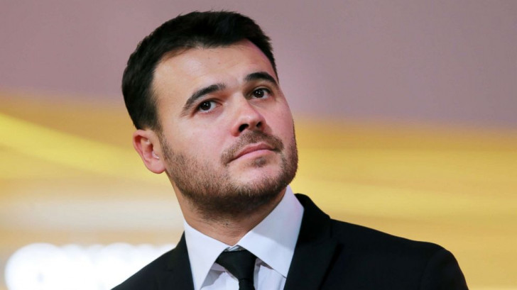 Emin Ağalarov işçilərin maaşlarını ödəmək üçün maşınlarını satır