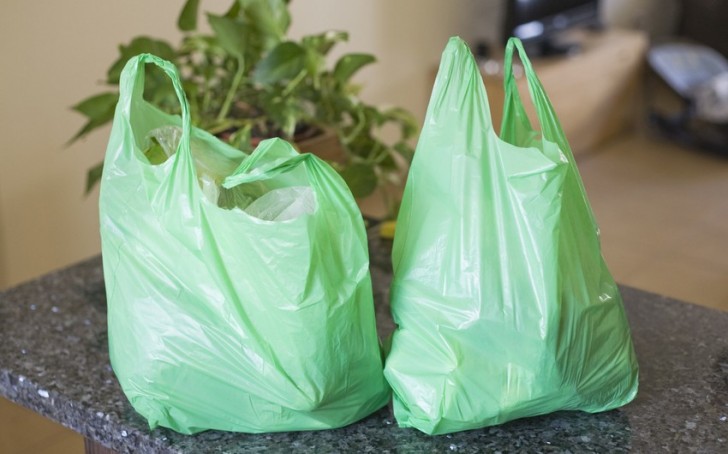 Polietilen torba və plastik stəkan satanlar 4 min manat cərimə ediləcək