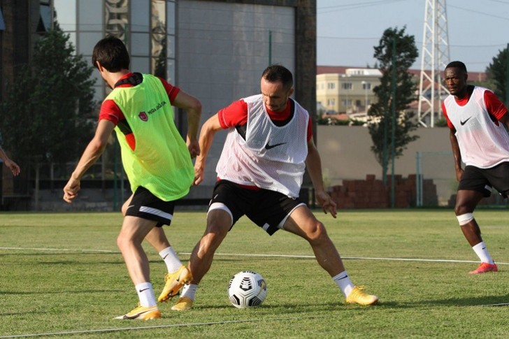 “Neftçi”nin hücumçusunun “Bursaspor”a keçidini menecerlər pozub