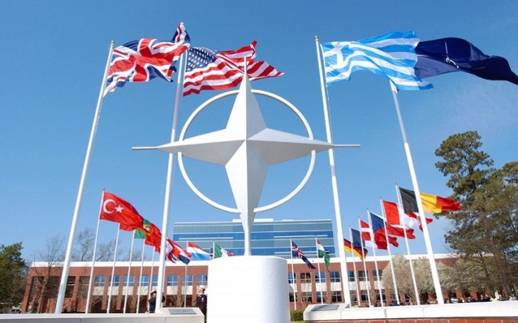 NATO "Taliban"ı əcnəbilərin ölkəni tərk etməsinə mane olmamağa çağırıb