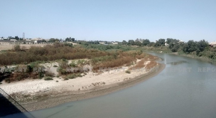 Kürdə suyun səviyyəsi düşüb, sakinlər təsərrüfatlarını suvarmaqda çətinlik çəkir