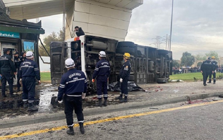 Bakıda yük maşını sərnişin avtobusu ilə toqquşdu -