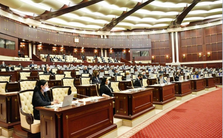 Parlament gələn ilin büdcə zərfini müzakirə edir