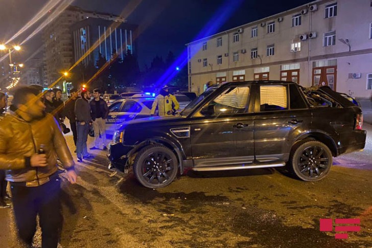 Bakıda “Range Rover” 3 maşına çırpılıb aşdı -