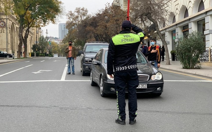 Azərbaycanda şəhidlərin xatirəsi bir dəqiqəlik sükutla yad edilib