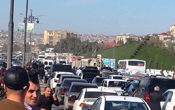 Bakıda 40-dan çox avtobus tıxacda qalıb