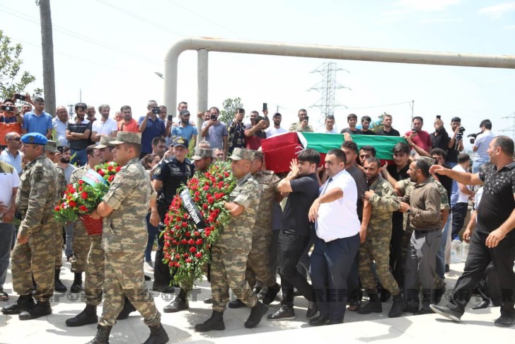 Azərbaycan Ordusunun şəhid əsgəri Bakıda torpağa tapşırılıb -