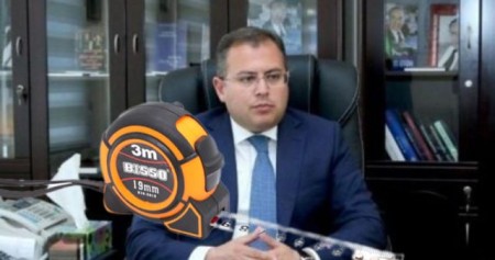 Türk bayraqlarına qarşı çıxan “Metrə” Vüqar Jurnalistlər binasına qoçu dəstəsi göndərdi –