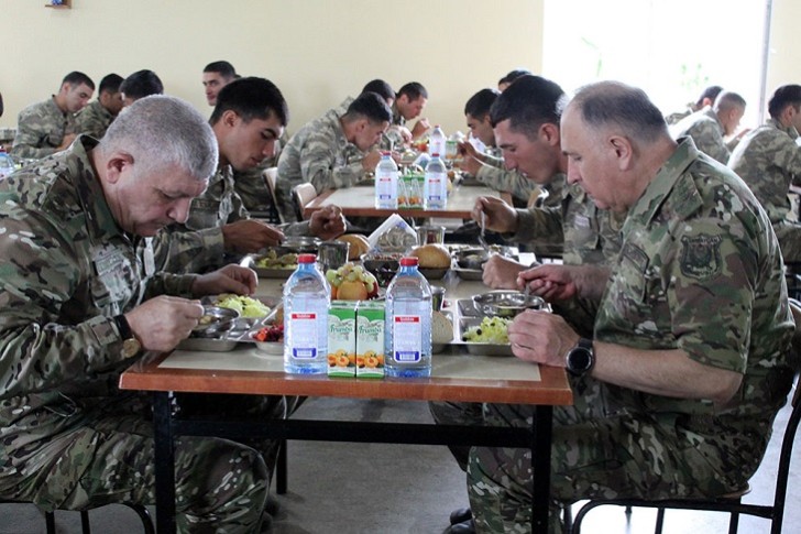 Kərim Vəliyev Quru Qoşunlarında xidməti müşavirə keçirdi -