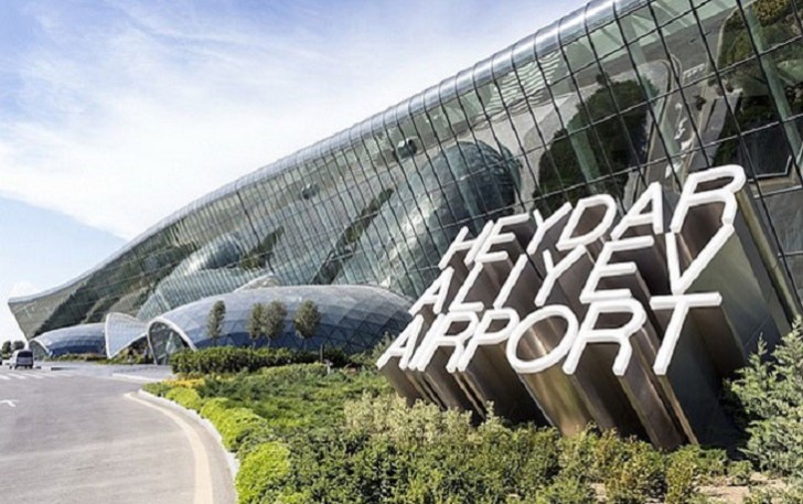 Bakı aeroportunda kran aşdı -