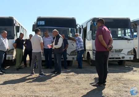 Bakıda avtobus sürücüləri sərnişinləri daşımaqdan imtina etdi -