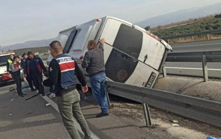 Türkiyədə azarkeşləri daşıyan avtobus aşdı -