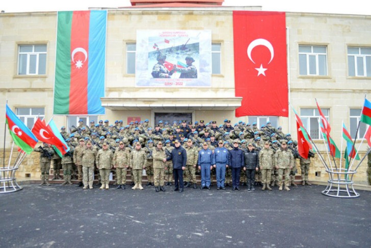 “Qardaş yumruğu” təliminin şəxsi heyəti təltif olunub -