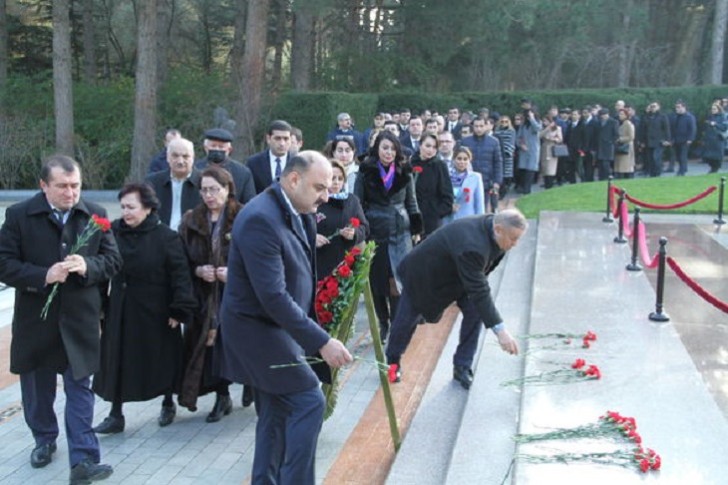 Vəkillər Kollegiyasının üzvləri Fəxri xiyabanı və Şəhidlər xiyabanını ziyarət etdilər -