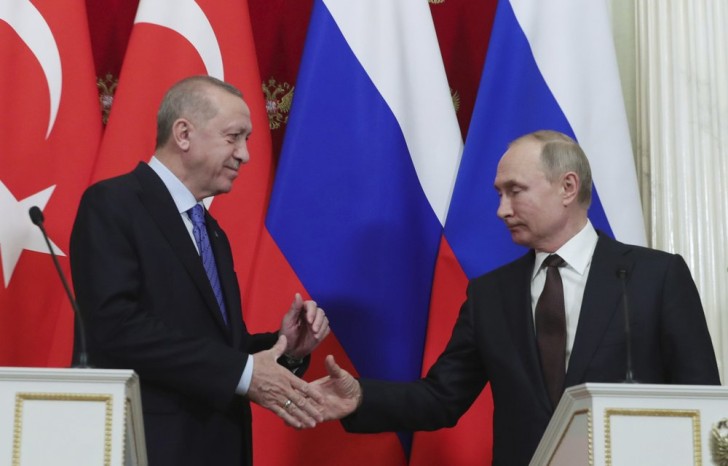 Putin Ərdoğana zəng edib yardım təklif etdi