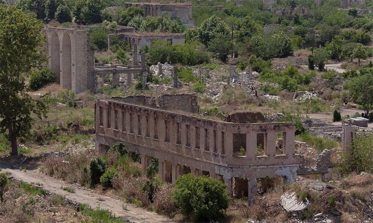 Ağdamda işğal dövründə yaranmış tikinti-söküntü tullantıları təkrar emal olunacaq