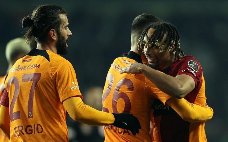 "Qalatasaray" Bakıya 23 futbolçu ilə gəlir -