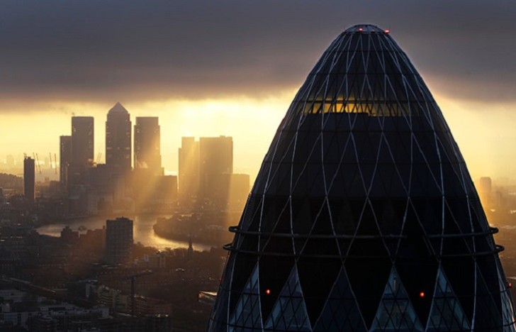 London dünyanın aparıcı maliyyə mərkəzi statusunu itirdi