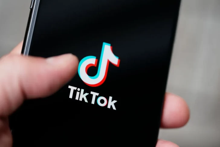 İngiltərə TikTok-u cərimələdi