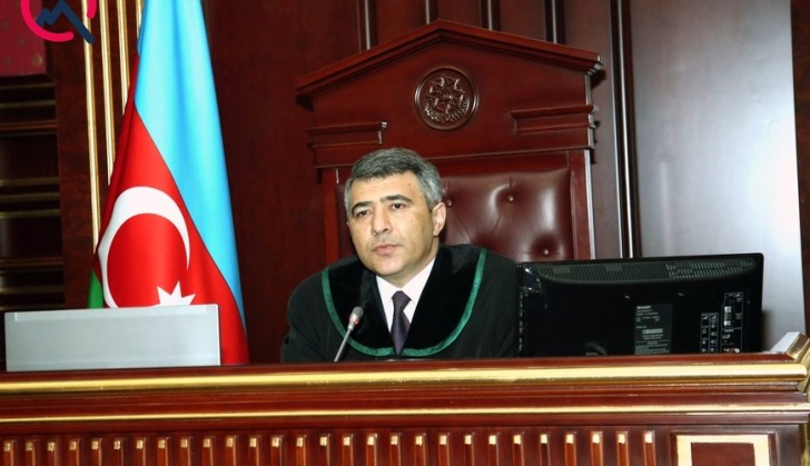 İnam Kərimov hakim kimi and içib