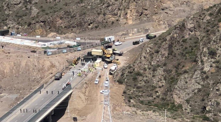 Volkov Həkəri çayı üzərindəki körpünü açmağa çalışır