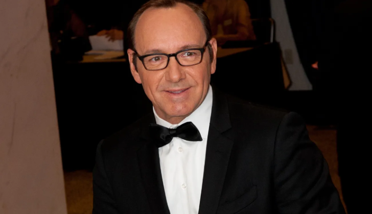 Kevin Spacey dörd kişiyə cinsi təcavüz etdiyi üçün mühakimə olunur