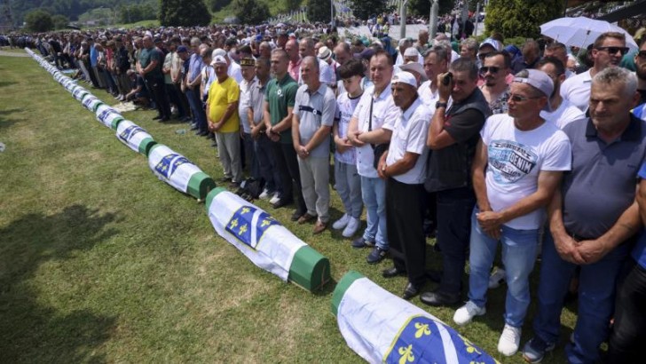 Srebrenitsa soyqırımının daha 30 qurbanı dəfn edilib