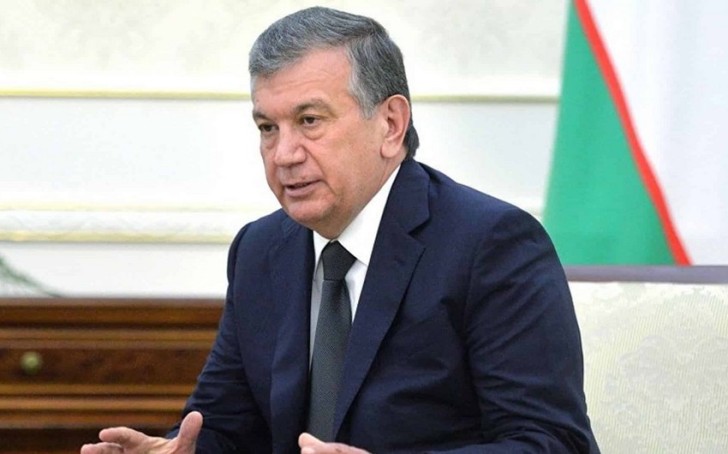 Şavkat Mirziyoyev Ulu Öndər Heydər Əliyevin məzarını ziyarət edib