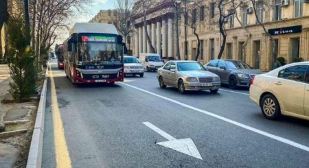 DYP AYNA ilə birlikdə Bakının Zərifə Əliyeva küçəsində avtobusların hərəkətini tənzimləyir