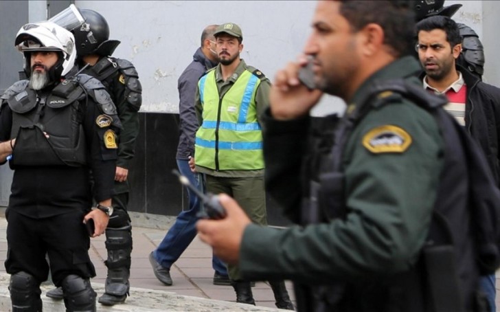 İranda polis əməkdaşlarına hücum olub, ölən və yaralananlar var