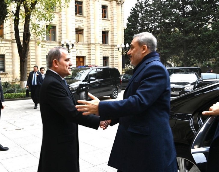 Ceyhun Bayramov Hakan Fidanı belə qarşıladı -