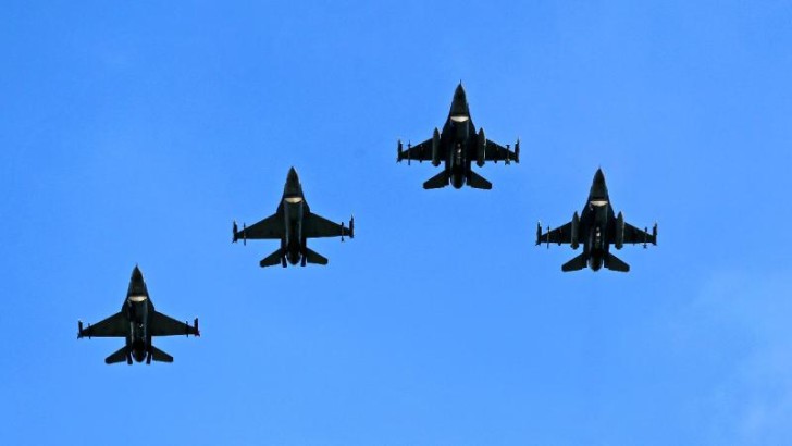 KİV: Danimarka altı F-16 qırıcısının Ukraynaya təhvil verilməsini təxirə saldı