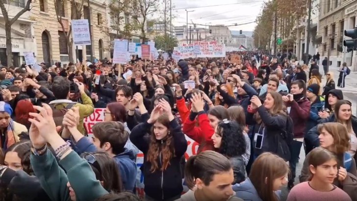 Yunanıstanda tələbələr özəl universitetlərə qarşı 3 gündür etiraz aksiyası keçirir