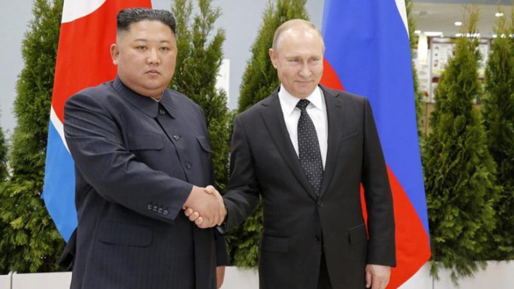 Putin Şimali Koreya lideri Kim Çen Ina Rusiya istehsalı olan avtomobil hədiyyə edib