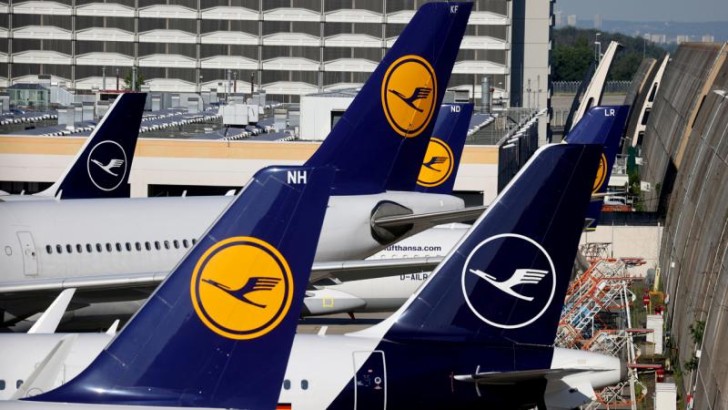 Lufthansa yerüstü xidmət işçilərinin tətili səbəbindən yüzlərlə uçuşu ləğv etdi