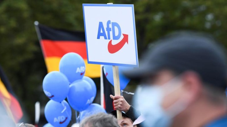 Almaniyada AfD partiyasının Bundestaqda 100-dən çox ifrat sağçı ekstremist işlətdiyi iddia edilib