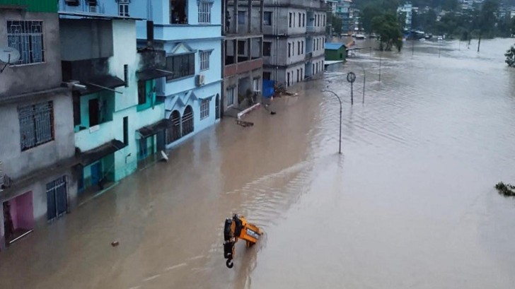 Hindistanda qasırğa 7 nəfərin həyatına son qoyub