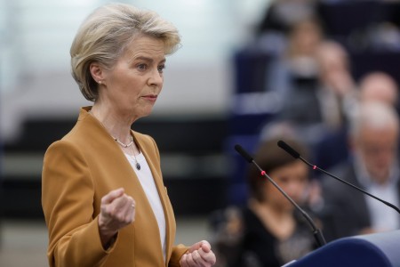 Fon der Leyen Çindən könüllü olaraq ixracı azaltmağı tələb edib