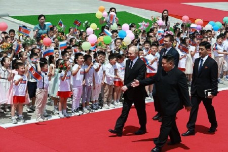 Putinlə Kim Çen In bir-birinə nə hədiyyə ediblər?