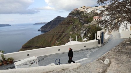 Santorini adasında fövqəladə vəziyyət elan edildi