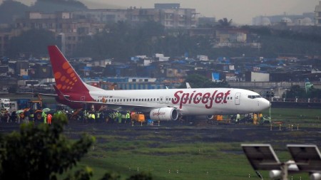 Hindistandan ABŞ-a uçan sərnişin təyyarəsi bomba təhlükəsi səbəbindən Mumbaya qayıdıb