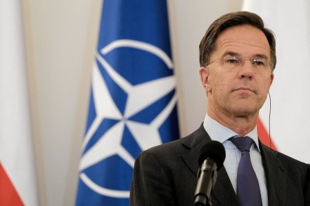 Rutte ABŞ-ı NATO-nu Qrenlandiya məsələsinə sürükləməməyə çağırdı