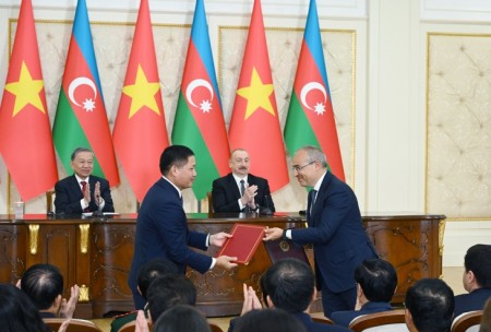 Azərbaycanla Vyetnam arasında sənədlər mübadilə edildi -