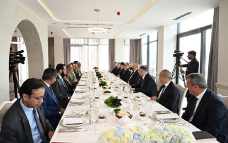 İlham Əliyev və Şahbaz Şərif Laçında nahar süfrəsində -