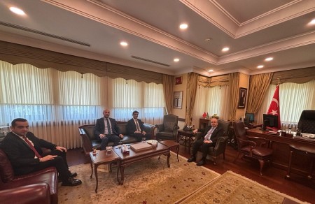 Türkiyə səfiri Birol Akgün azərbaycanlı turizmçilərlə görüşüb